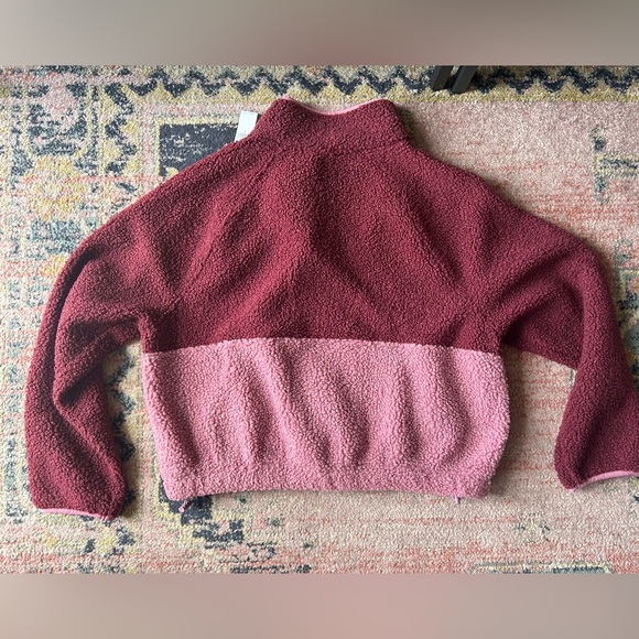 Sherpa Pullover - Picture 2 of 3